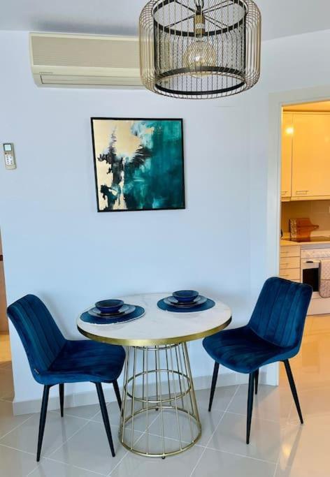 Couples Only, Beautiful 1 Bedroom Apartment In Victoria Building 모야카 외부 사진