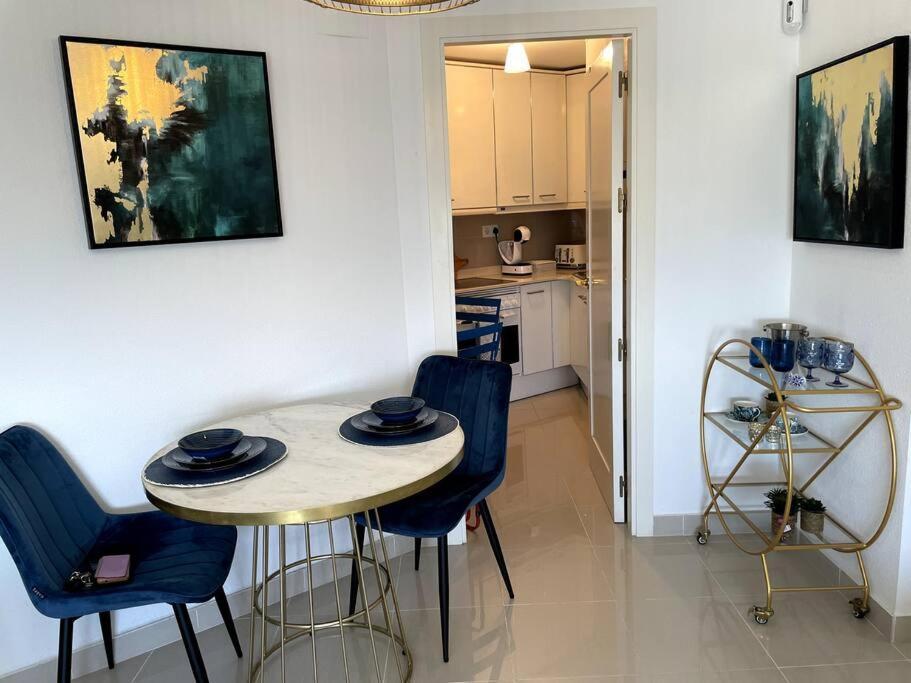 Couples Only, Beautiful 1 Bedroom Apartment In Victoria Building 모야카 외부 사진
